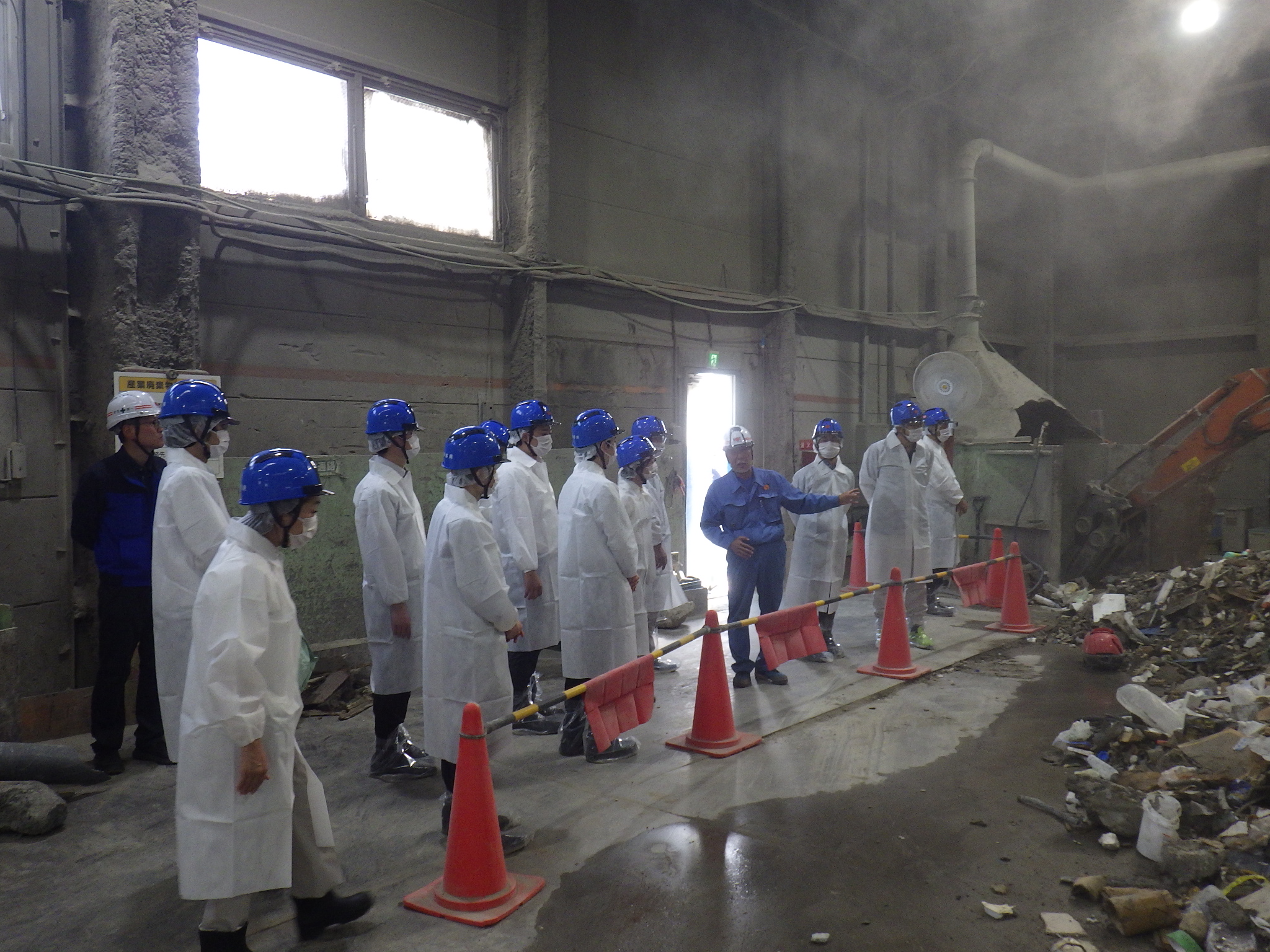 ハイパーサイクルシステムの見学の様子